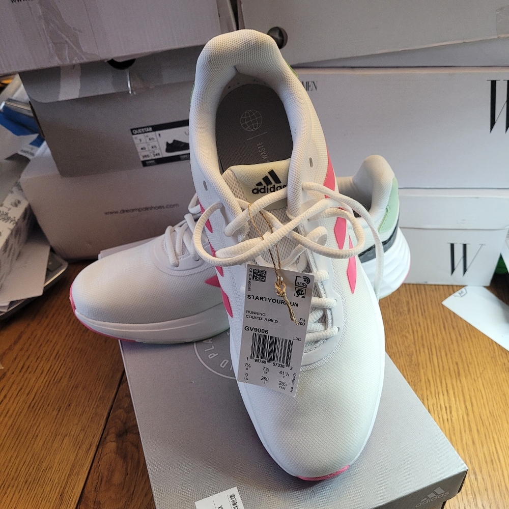 Ladies Adidas Sneaker - Picture 2 of 10